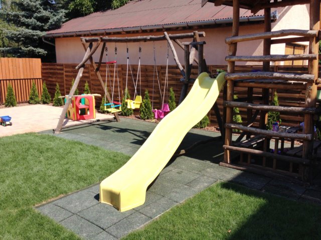 Rubber sheet Playground Green 30x500x500mm